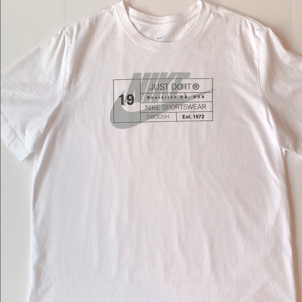 Nike Sportswear Men’s Tee